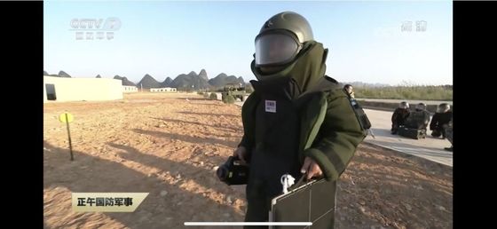 Disposal Comfortable Flexible Eod Bomb Suit With Cooling Suit
