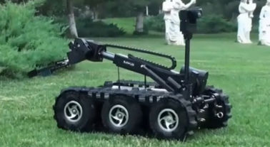 Precision Machining Bomb Disposal Robot With 140kg Loading Ability Black Color