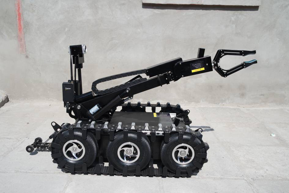 Aircraft Grade Aluminum Alloy Mobile Eod Robot Device With Stretched Arms And Control System